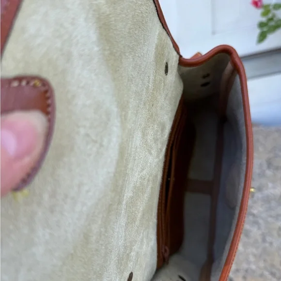 Vintage Dooney and Bourke Tan and brown Leather Crossbody Bag - Picture 5 of 5